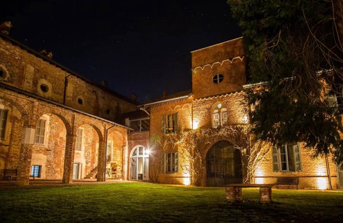 Vaprio d'Agogna House | Holiday house Vaprio d'Agogna for 1 - 14 persons with 5 bedrooms - Castle