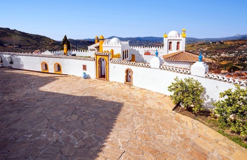 Alcaucin House | Holiday house Alcaucin for 1 - 6 persons with 3 bedrooms - Row house