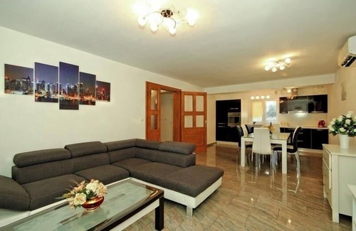 Buje House | Holiday house Buje for 1 - 8 persons with 3 bedrooms - Twin house