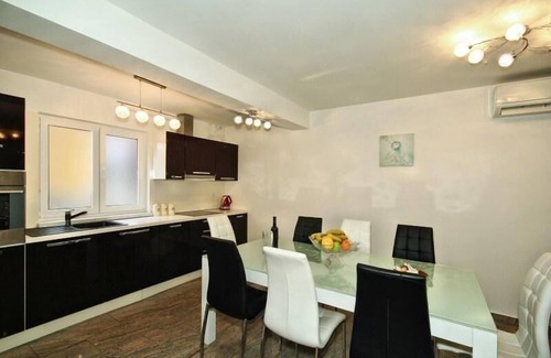 Buje House | Holiday house Buje for 1 - 8 persons with 3 bedrooms - Twin house