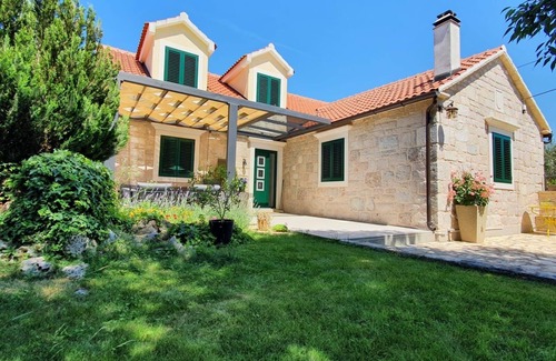 Drnis House | Holiday house Kljuc for 1 - 7 persons with 3 bedrooms - Holiday house