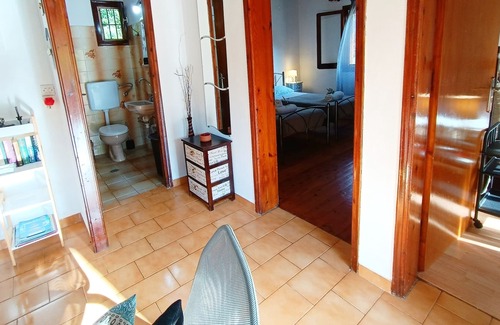 Pelekito House | Holiday house located in a green private estate full of olive trees
