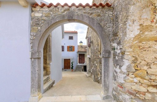 Pican House | Holiday House Panorama with shared pool/Apartment A2