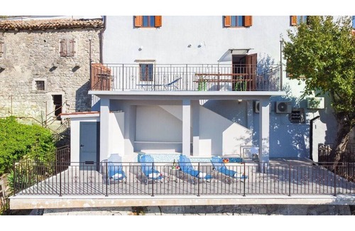 Pican House | Holiday House Panorama with shared pool/Apartment A3