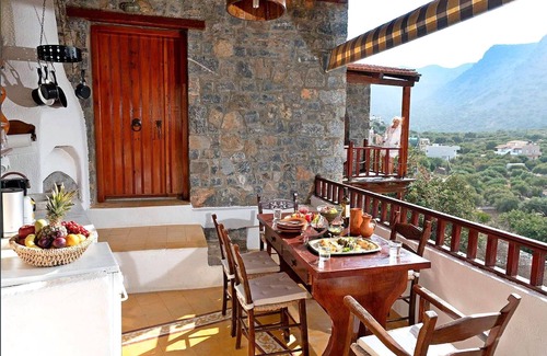 Mavrikiano House | Holiday house Plaka for 1 - 6 persons with 2 bedrooms - Twin house