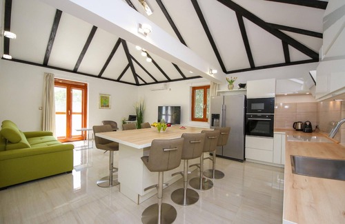 Pokrovnik House | Holiday house Pokrovnik for 1 - 8 persons with 3 bedrooms - Holiday house