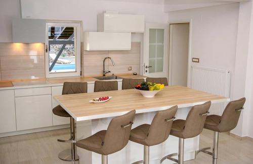 Pokrovnik House | Holiday house Pokrovnik for 1 - 8 persons with 3 bedrooms - Holiday house