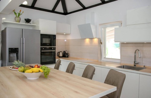 Pokrovnik House | Holiday house Pokrovnik for 1 - 8 persons with 3 bedrooms - Holiday house