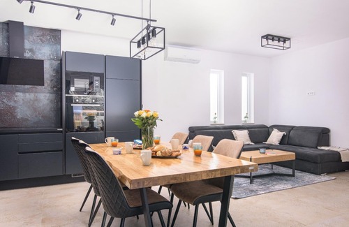 Posedarje House | Holiday house Posedarje for 1 - 7 persons with 3 bedrooms - Row house