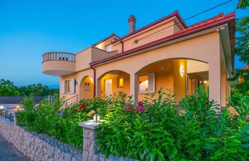 Sestanovac House | Holiday house Sestanovac for 1 - 10 persons with 5 bedrooms - Row house