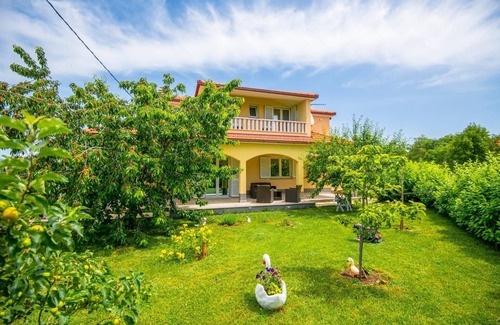 Sestanovac House | Holiday house Sestanovac for 1 - 10 persons with 5 bedrooms - Row house