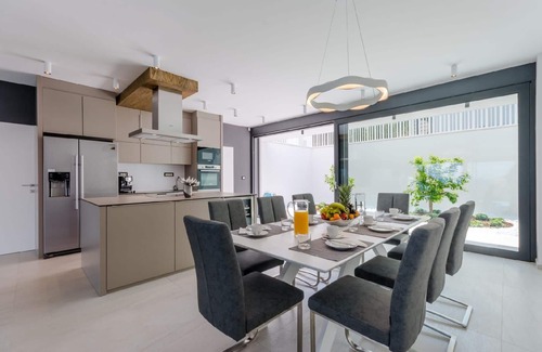 Sutivan House | Holiday house Sutivan for 1 - 8 persons with 3 bedrooms - Luxury holiday home
