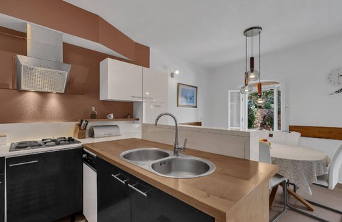 Sutivan House | Holiday house Sutivan for 1 - 6 persons with 3 bedrooms - Holiday house