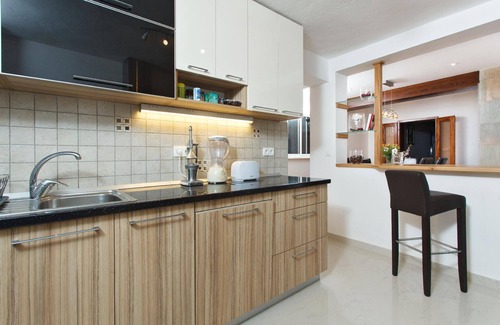 Sutomiscica House | Holiday house Sutomiscica for 1 - 5 persons with 3 bedrooms - Row house