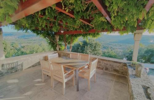 Donji Humac House | Holiday house Villa Glicinia with hydro-massage pool