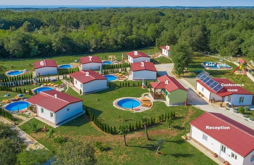 Tinjan Apartment | Holiday house with private pool for 6-8 persons in the holiday park Jelovci