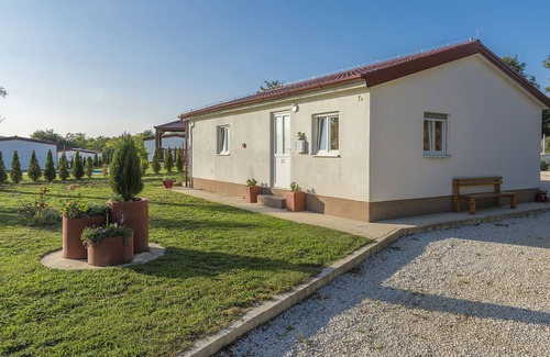 Tinjan Apartment | Holiday house with private pool for 6-8 persons in the holiday park Jelovci