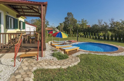 Tinjan Villa | Holiday house with private pool for 4-6 persons in the holiday park Jelovci