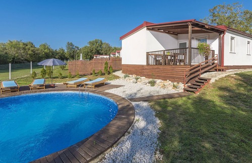Tinjan Apartment | Holiday house with private pool for 6-8 persons in the holiday park Jelovci