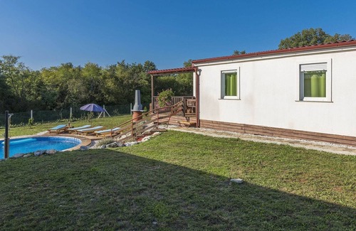 Tinjan Villa | Holiday house with private pool for 6-8 persons in the holiday park Jelovci