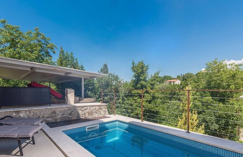 Pican Villa | Holiday house with small heated pool and grill terrace in an idyllic location.