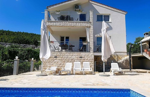 Biokovsko Selo House | Holiday house Zagvozd for 4 - 10 persons with 4 bedrooms - Row house