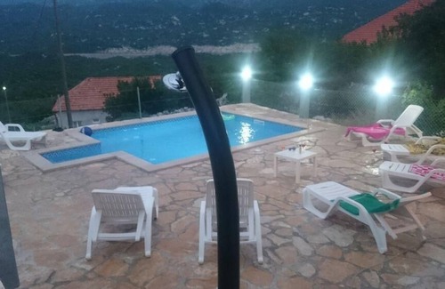 Biokovsko Selo House | Holiday house Zagvozd for 4 - 10 persons with 4 bedrooms - Row house