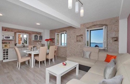Blato House | Holiday house Živogošće for 1 - 6 persons with 3 bedrooms - Twin house