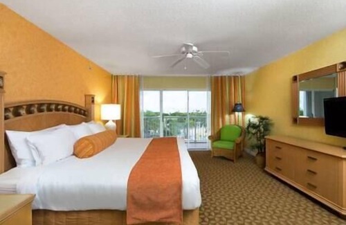 Port Canaveral Hotel | Holiday Inn Cape Canaveral Beach Resort-1BDR-suite
