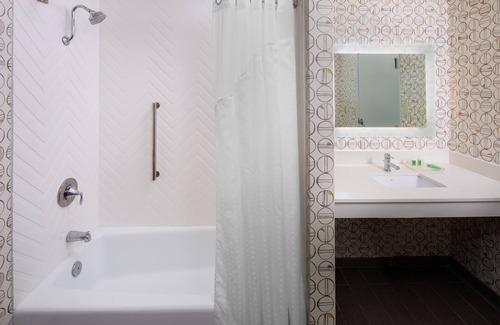 Charlottesville Hotel | Holiday Inn Charlottesville-Monticello, an IHG Hotel