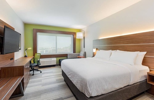 Moreno Valley Hotel | Holiday Inn Express & Suites Moreno Valley - Riverside, an IHG Hotel