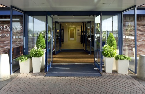 Alwalton Hotel | Holiday Inn Express Peterborough, an Ihg Hotel