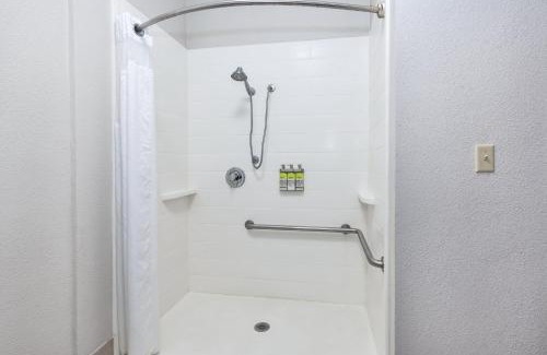 Three Rivers Hotel | Holiday Inn Express and Suites Three Rivers by IHG