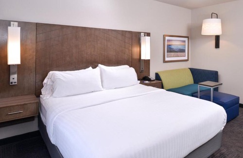 Benton Hotel | Holiday Inn Express and Suites Bryant - Benton Area by IHG