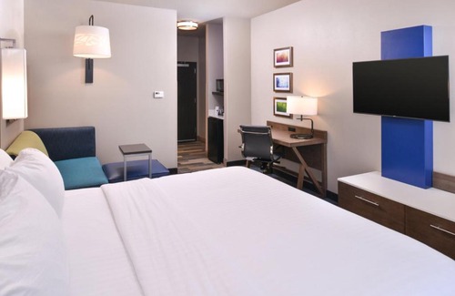 Benton Hotel | Holiday Inn Express and Suites Bryant - Benton Area by IHG