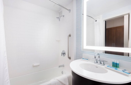 Piety Corner Hotel | Holiday Inn Express Boston - Waltham by IHG