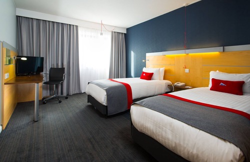 Cherry Hinton Hotel | Holiday Inn Express Cambridge by IHG