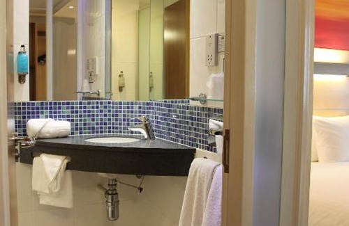 Rhoose Hotel | Holiday Inn Express Cardiff Airport, an IHG Hotel