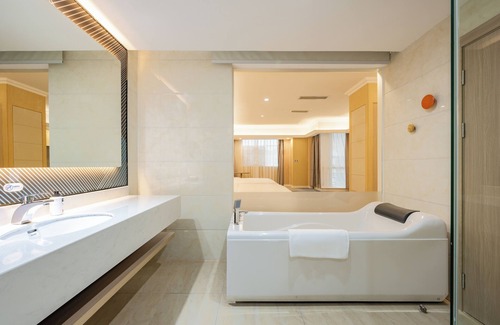 Chenghua Hotel | Holiday Inn Express Chengdu Tianfu Square by IHG