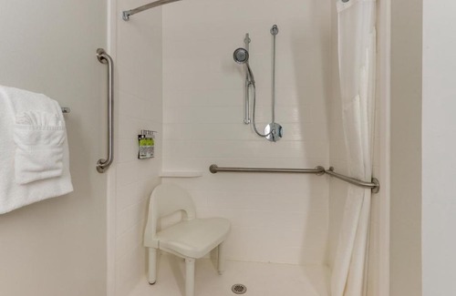 Monroe Hotel | Holiday Inn Express - Cincinnati North - Monroe by IHG