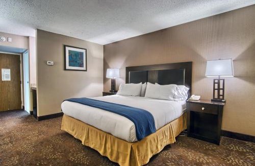 Birmingham Hotel | Holiday Inn Express Detroit-Birmingham by IHG