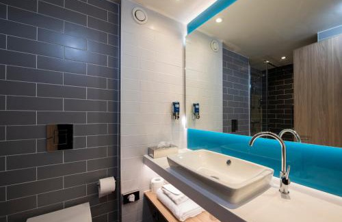 Ravelston Hotel | Holiday Inn Express Edinburgh City West by IHG