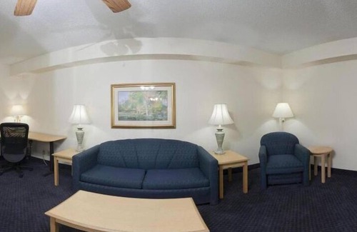 Fayetteville Hotel | Holiday Inn Express Fayetteville- Univ of AR Area by IHG
