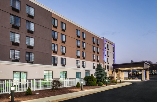 Woonsocket Hotel | Holiday Inn Express Hotel & Suites Providence-Woonsocket, an Ihg Hotel