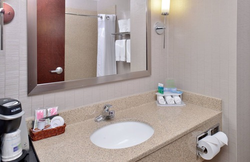 Milton Hotel | Holiday Inn Express Hotel & Suites Lafayette by IHG