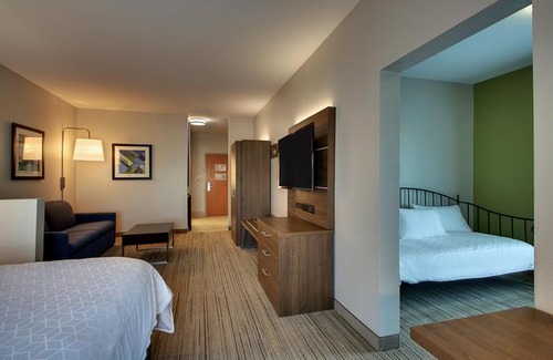 Clarkdale Hotel | Holiday Inn Express Hotel & Suites Austell Powder Springs
