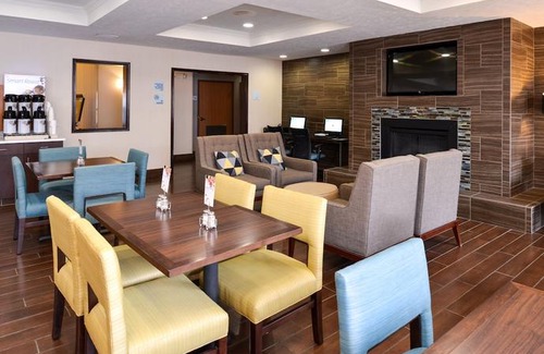 West Omaha Hotel | Holiday Inn Express Hotel & Suites Omaha West