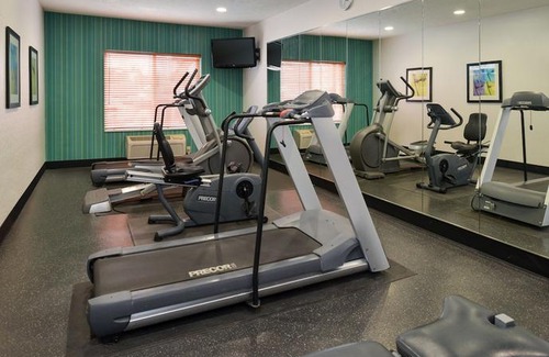 West Omaha Hotel | Holiday Inn Express Hotel & Suites Omaha West