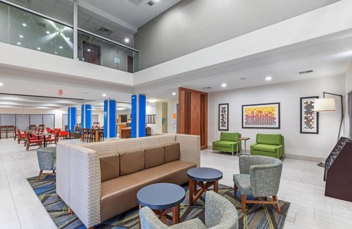 Vidor Hotel | Holiday Inn Express Hotel & Suites Vidor South