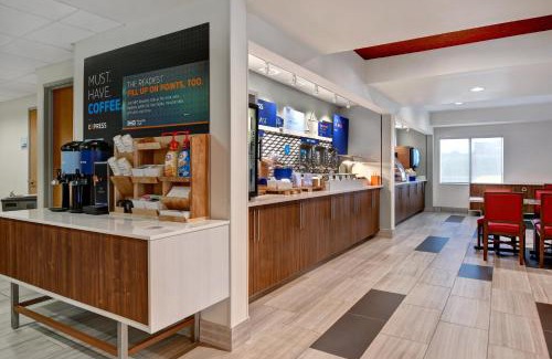 Anderson Hotel | Holiday Inn Express Hotel & Suites Anderson I-85 - HWY 76, Exit 19B by IHG